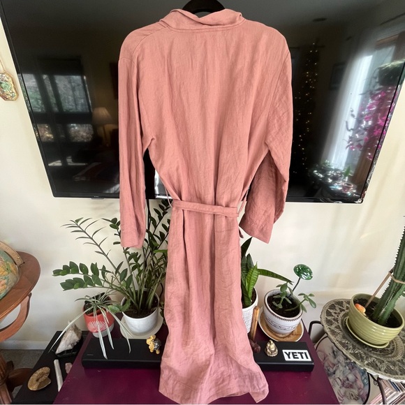 Parachute Women’s Linen Robe - Picture 2 of 4